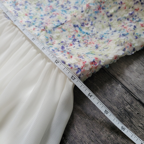 GORGEOUS Guess Dress Size 6 - Picture 6 of 6